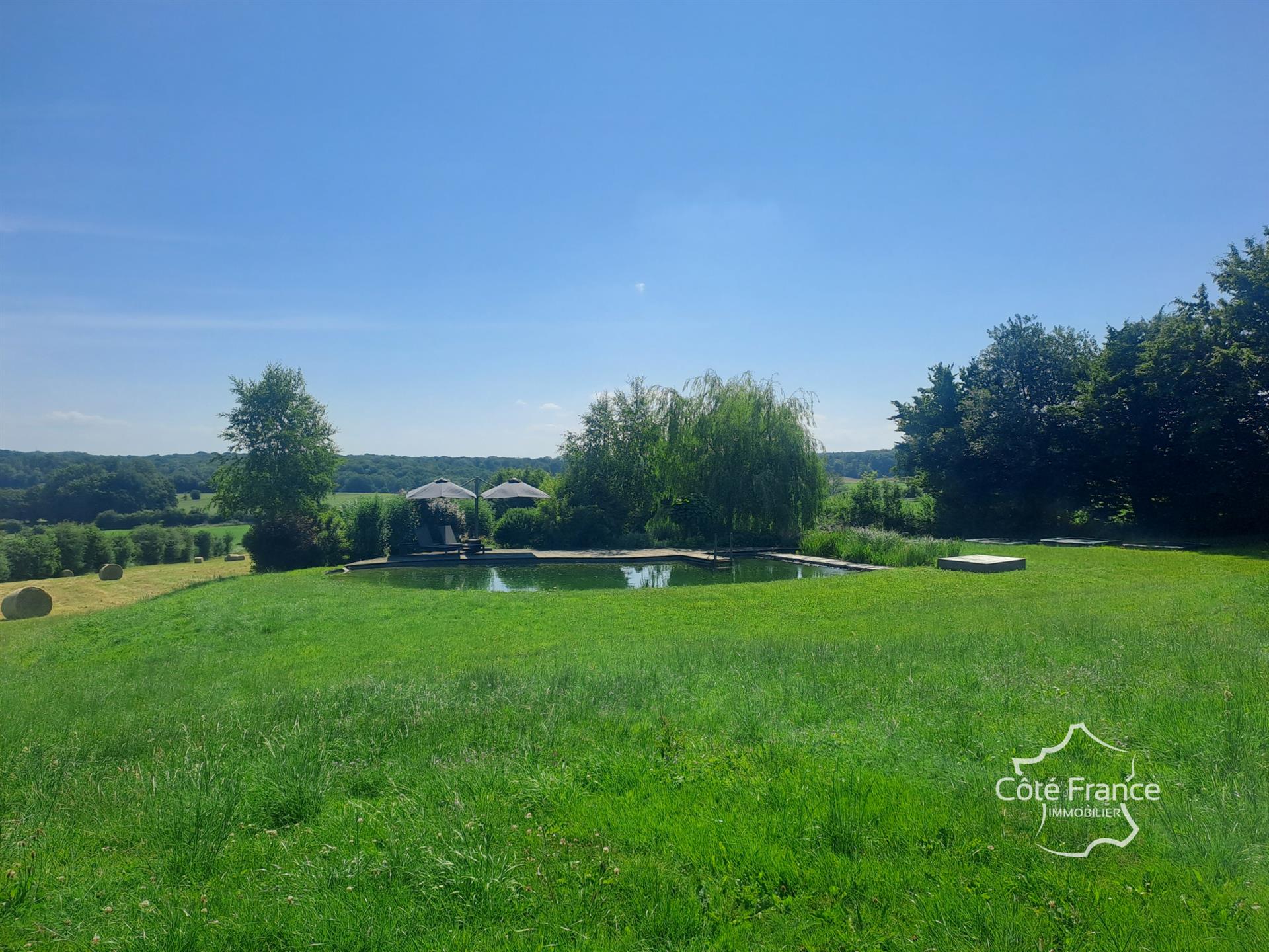 Aisne Jeantes A little paradise awaits you, on a beautiful plot of 22,284m2 and the view... Without