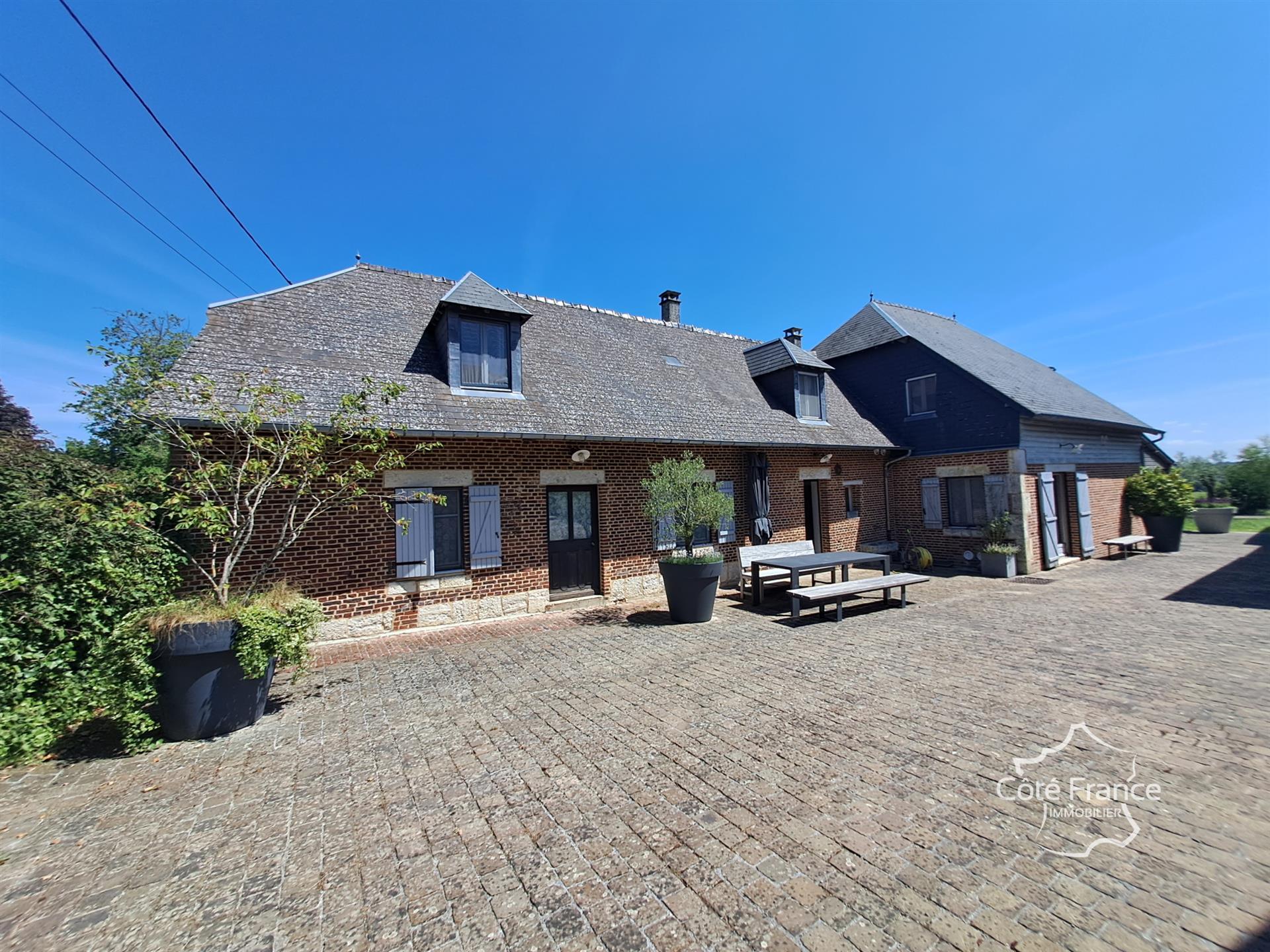 Aisne Jeantes A little paradise awaits you, on a beautiful plot of 22,284m2 and the view... Without