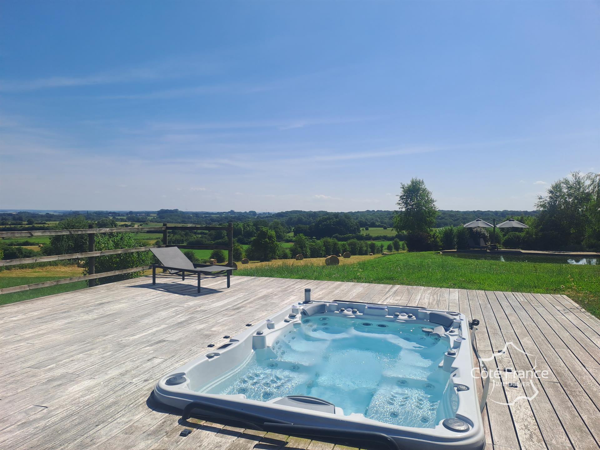 Aisne Jeantes A little paradise awaits you, on a beautiful plot of 22,284m2 and the view... Without