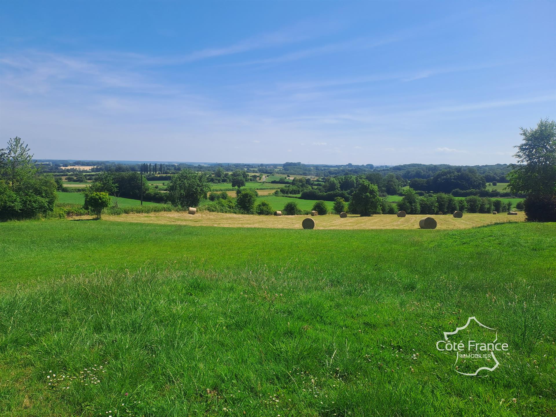 Aisne Jeantes A little paradise awaits you, on a beautiful plot of 22,284m2 and the view... Without