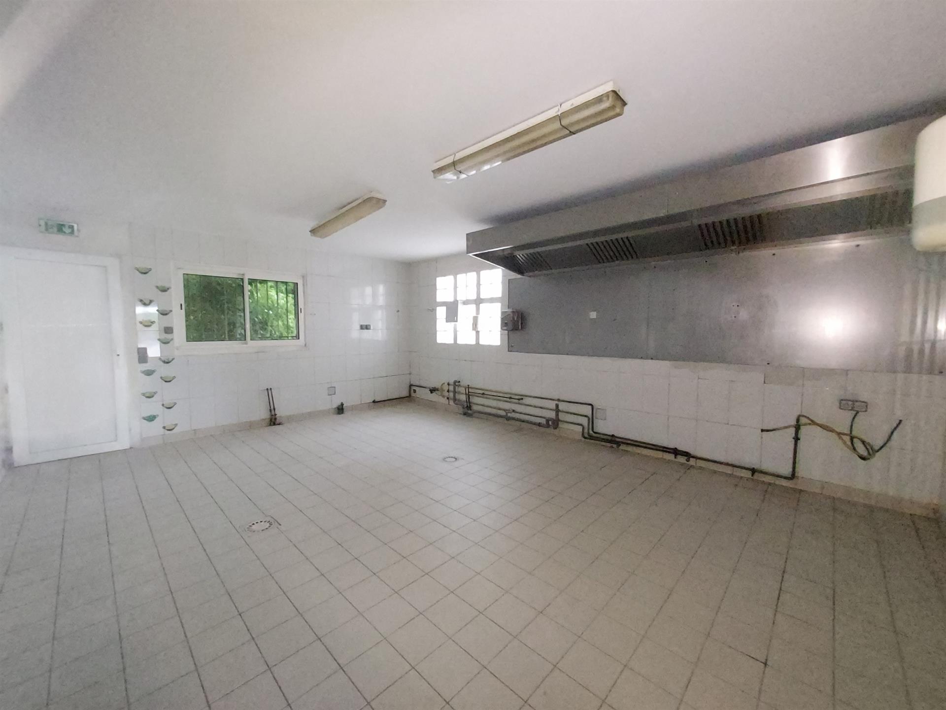 Antiguo edificio de piedra Gran potencial Más de 330 m2 de superficie habitable