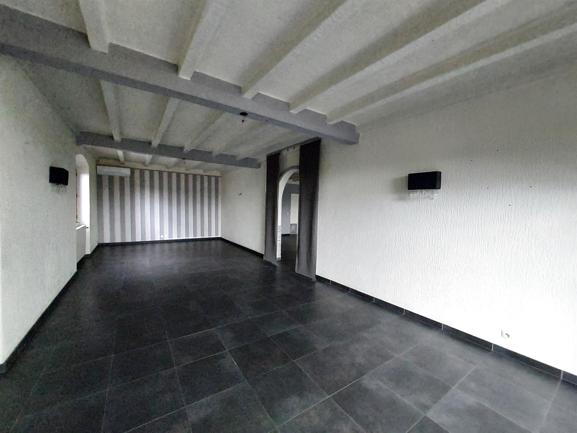 Antiguo edificio de piedra Gran potencial Más de 330 m2 de superficie habitable