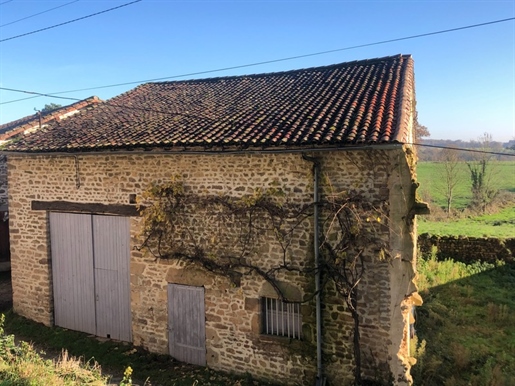 Stone house to renovate with two barns, 4791 m2 of land and well