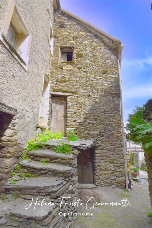 Stone house to rehabilitate in Sorio