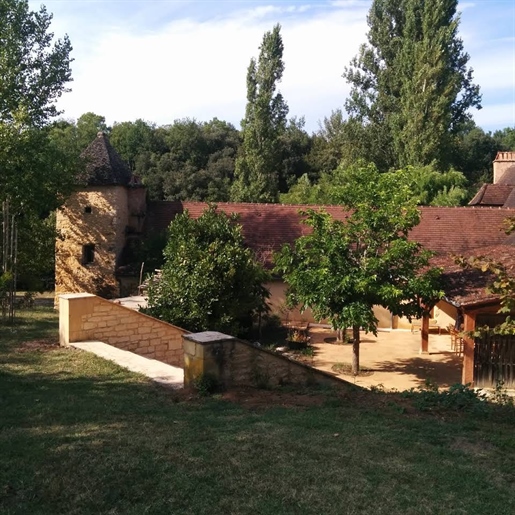 Superbe propriété , située dans un joli petit coin au calme en Dordogne