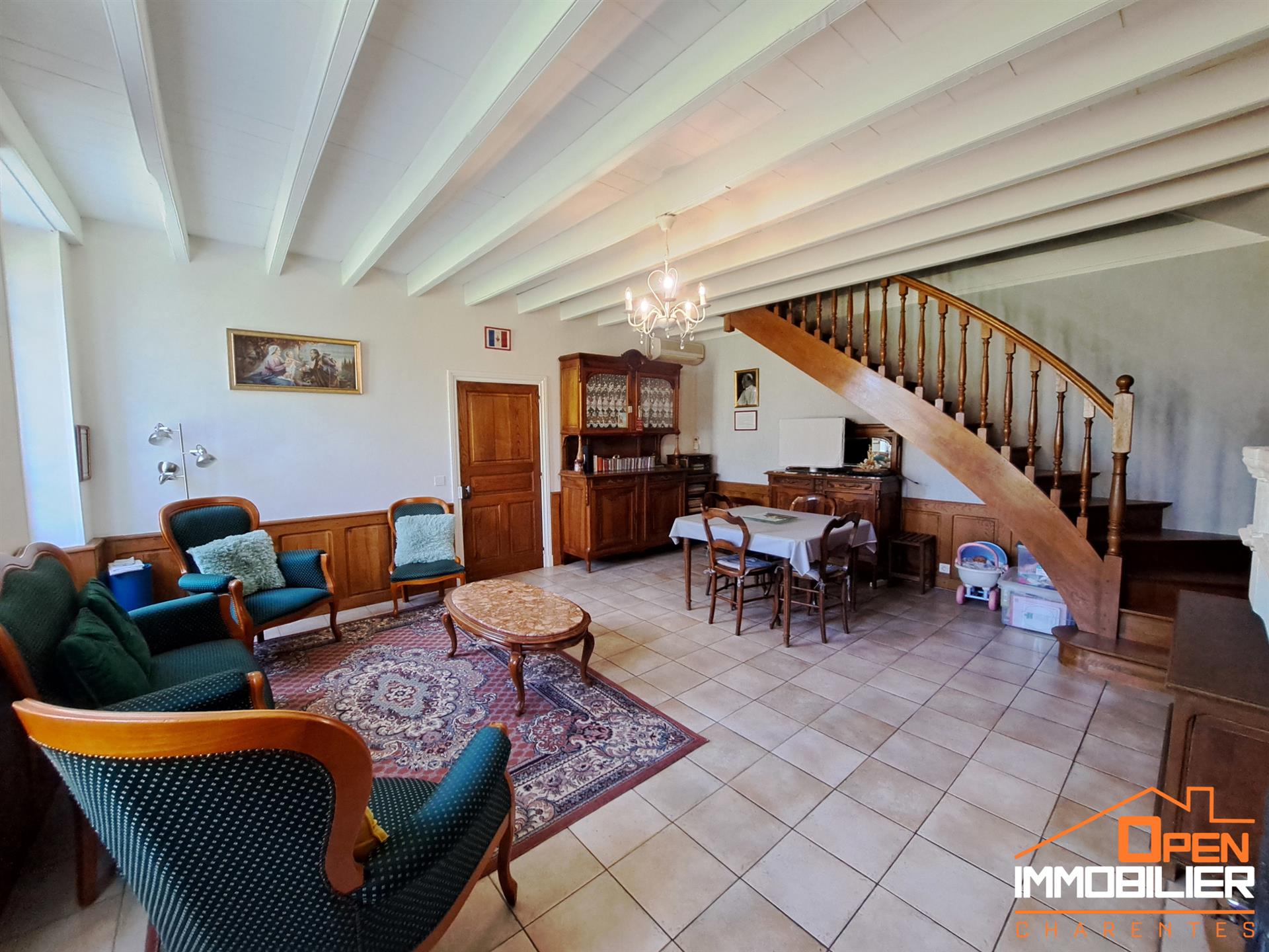 Stone House 5 Bedrooms 210 M2 And Land Over One Hectare - (16360) Baignes-Sainte-Radegonde
