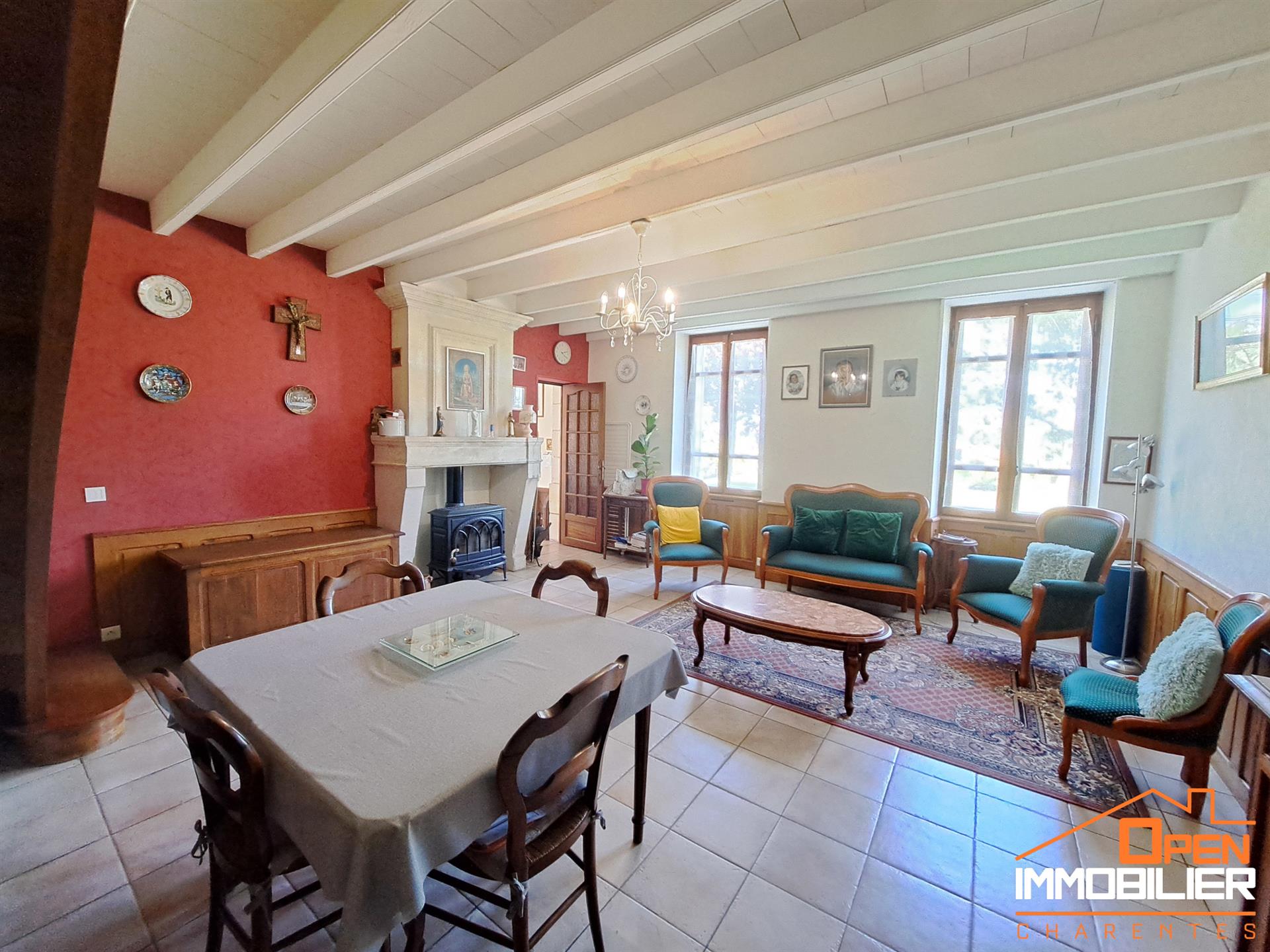 Stone House 5 Bedrooms 210 M2 And Land Over One Hectare - (16360) Baignes-Sainte-Radegonde