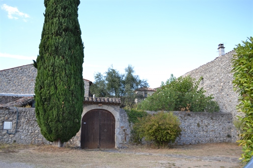 Mas provençale en Ardèche sud avec gîte.