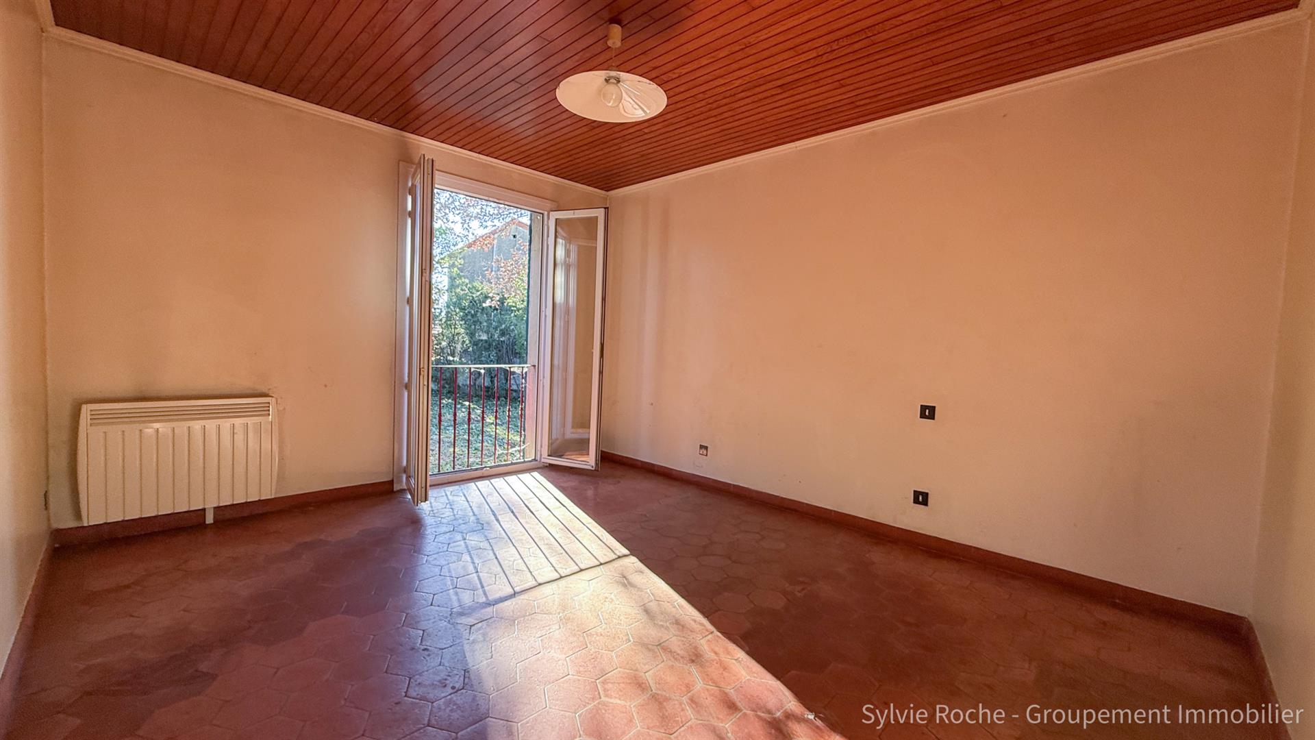 Orange, single storey house 140m2 on plot of 1632m2