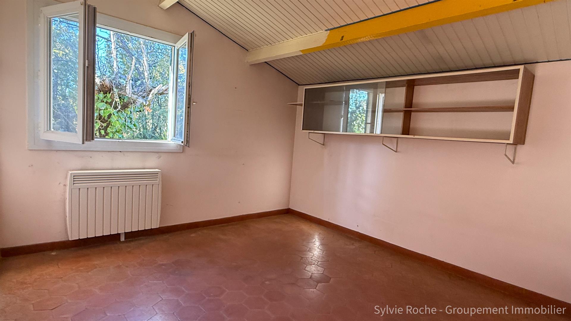 Orange, single storey house 140m2 on plot of 1632m2