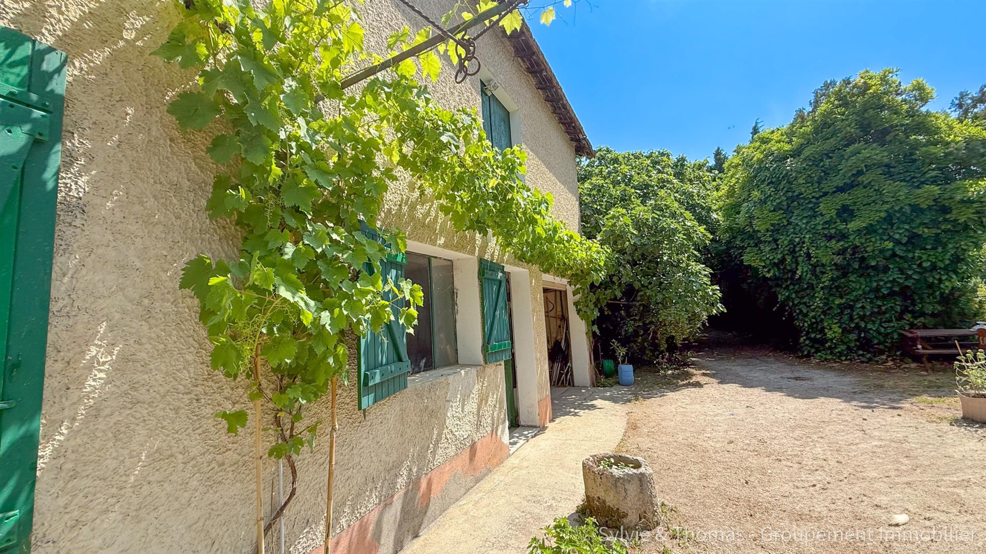 House for sale Orange, quiet, on land of 1800 m2
