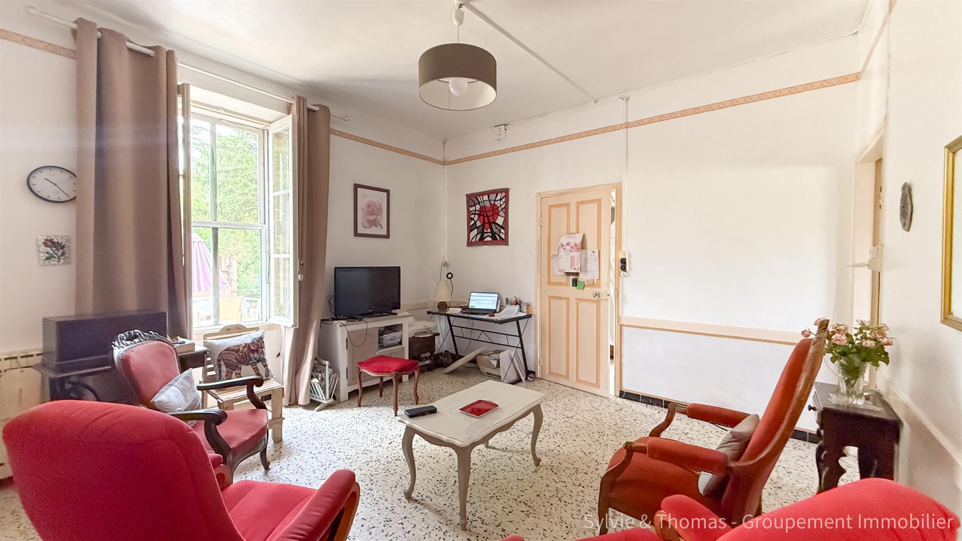 House for sale Orange, quiet, on land of 1800 m2