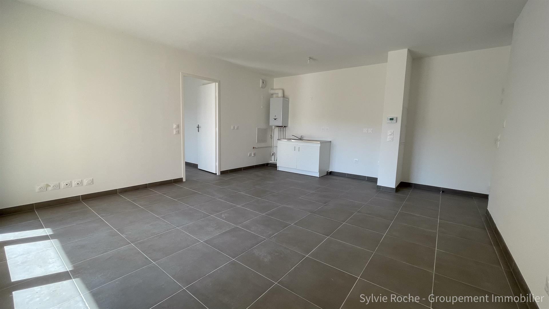 Orange, close to all amenities, New T2 apartment with terrace, garage and parking space