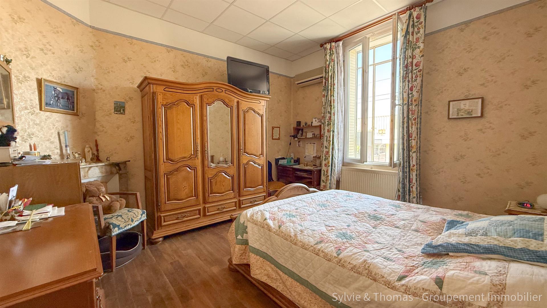Orange, House of 130 m2 with garden, 2 garages and a square