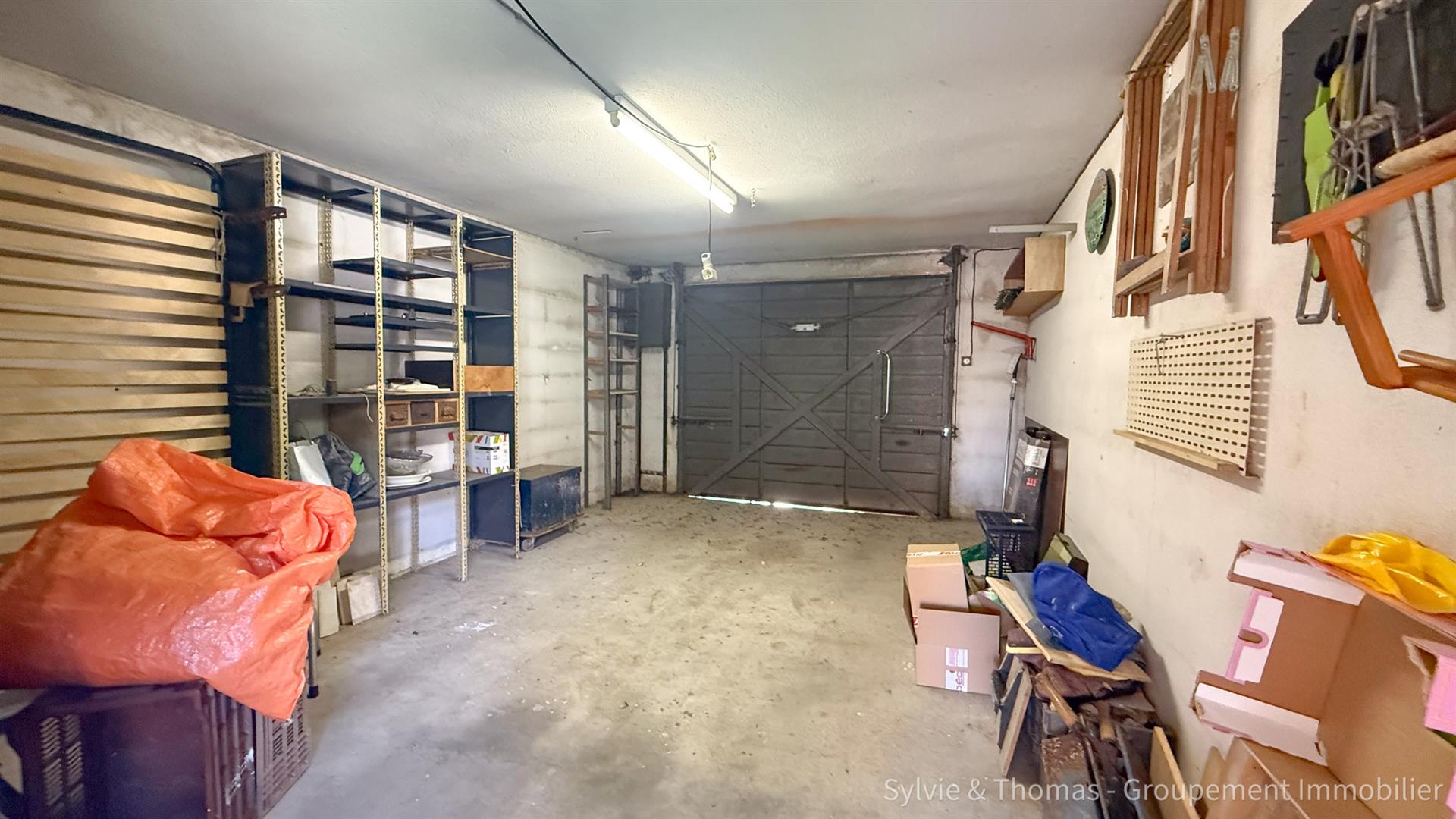 Orange, House of 130 m2 with garden, 2 garages and a square