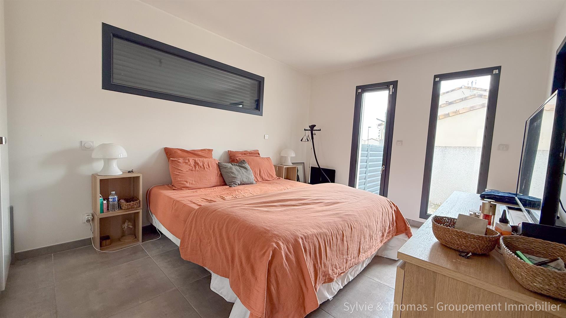 Modern single-story house 124m2, 3 bedrooms with swimming pool and garage