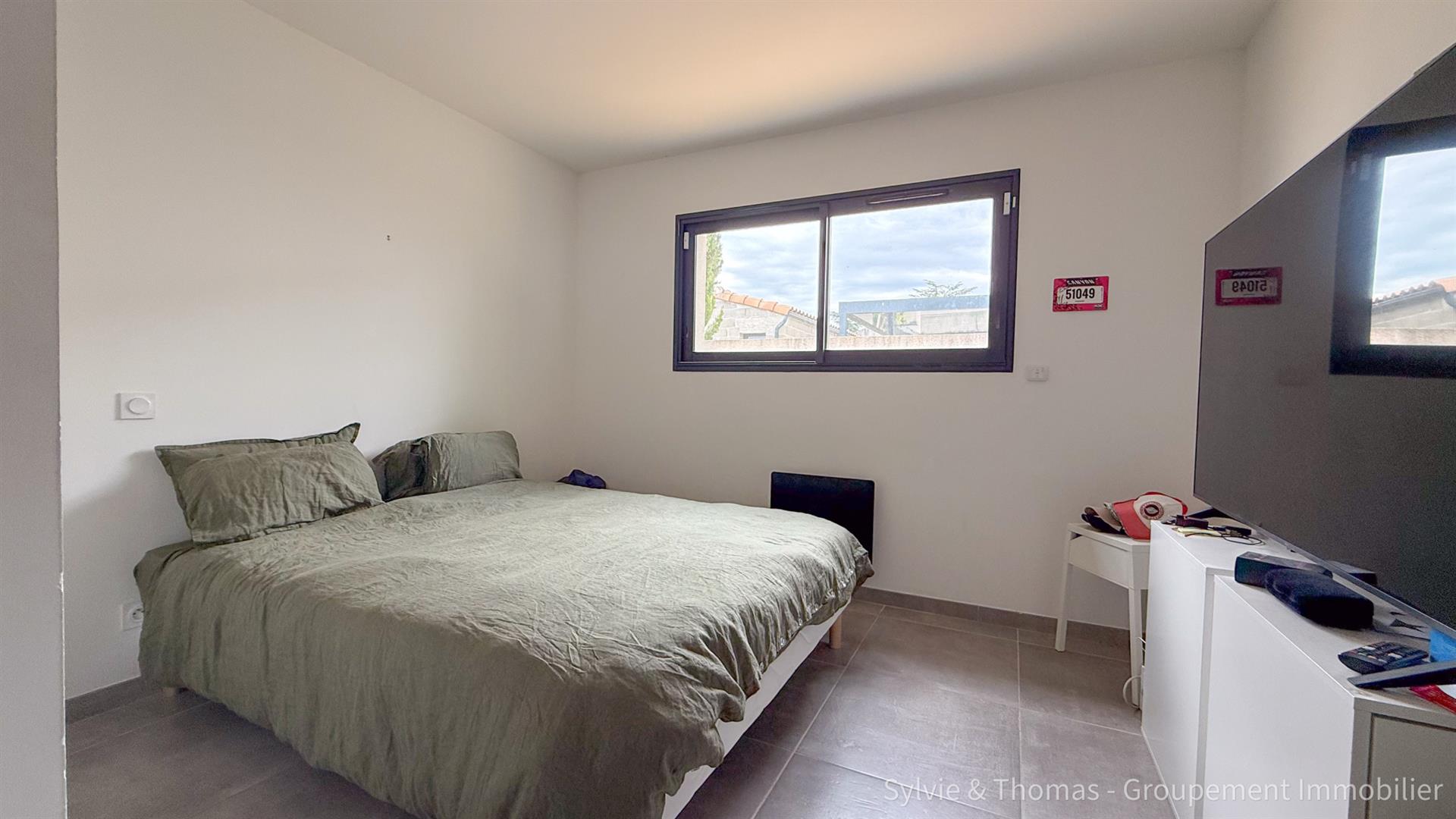 Modern single-story house 124m2, 3 bedrooms with swimming pool and garage