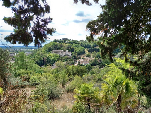 Maison de campagne avec jardin et garage, vue imprenable.