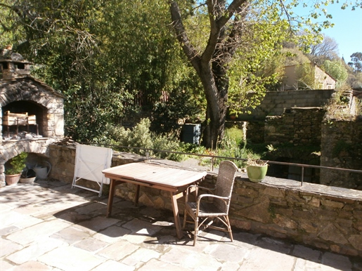 Stenhus i et roligt område, totalrenoveret med terrasse