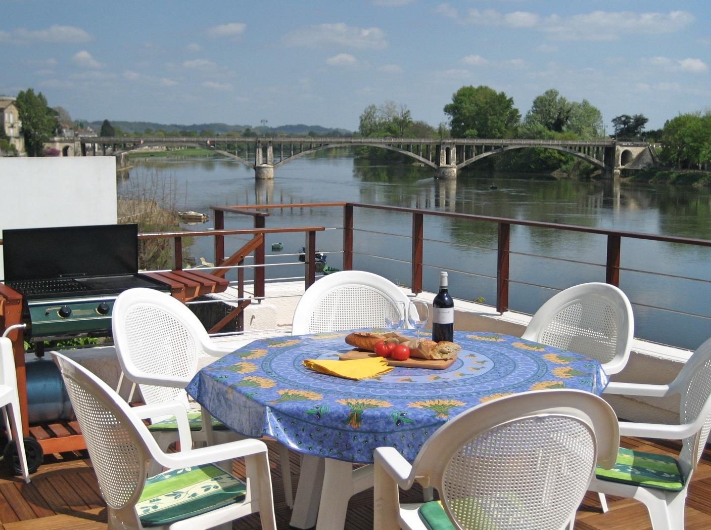 Casa adosada con 5 dormitorios y magníficas vistas al río - 33350 Castillon La Bataille