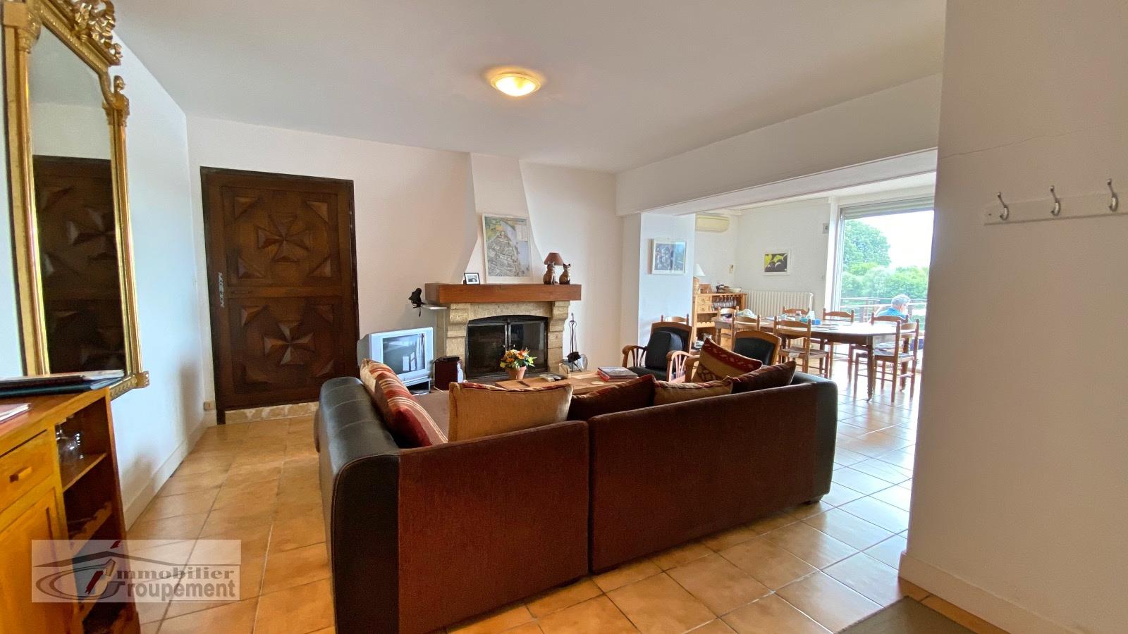 Casa adosada con 5 dormitorios y magníficas vistas al río - 33350 Castillon La Bataille