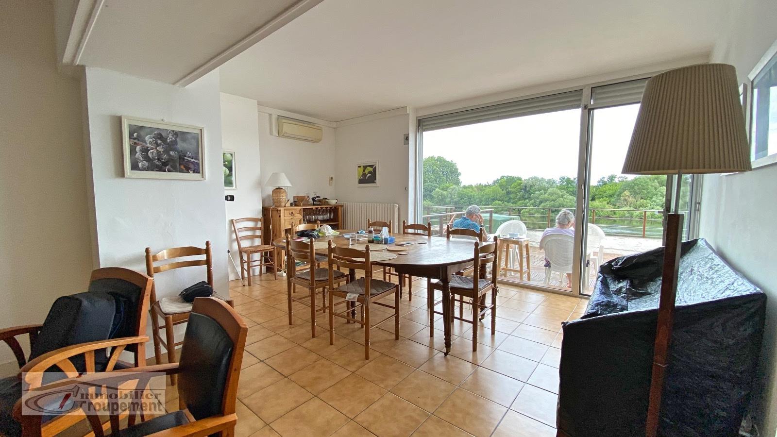 Casa adosada con 5 dormitorios y magníficas vistas al río - 33350 Castillon La Bataille