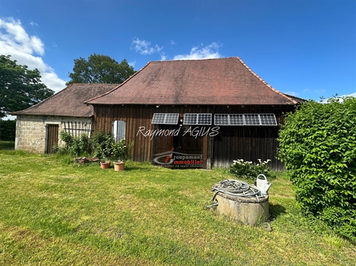 Charmantes Steinhaus aus dem 19. Jahrhundert mit zahlreichen Nebengebäuden.