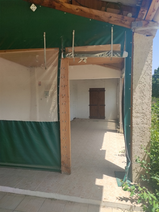 Gebouw+ Op Bouwgrond +/- 400 M2 - Manosque Forum - €171.000