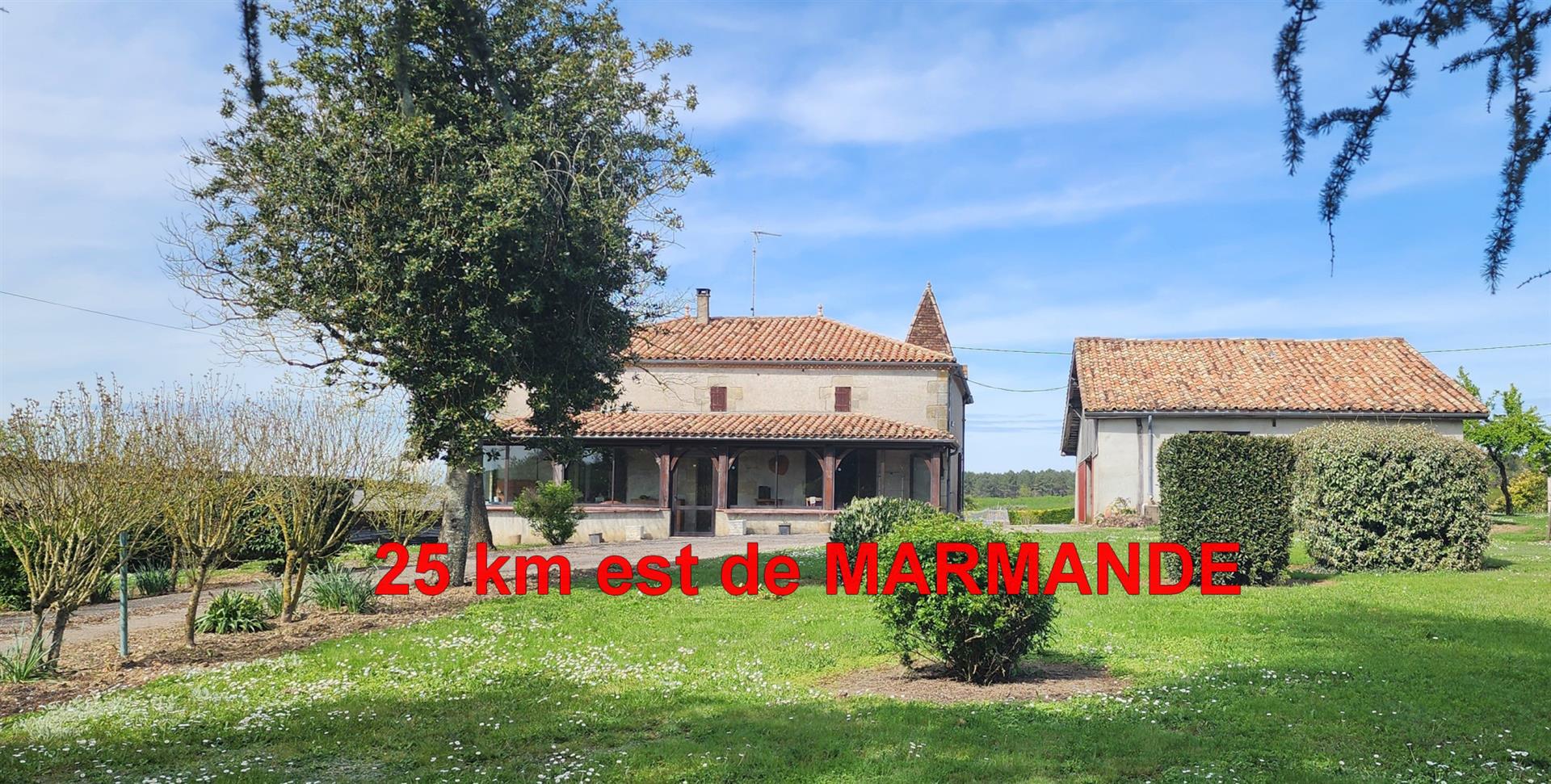 Casa con dependencia en el campo.
