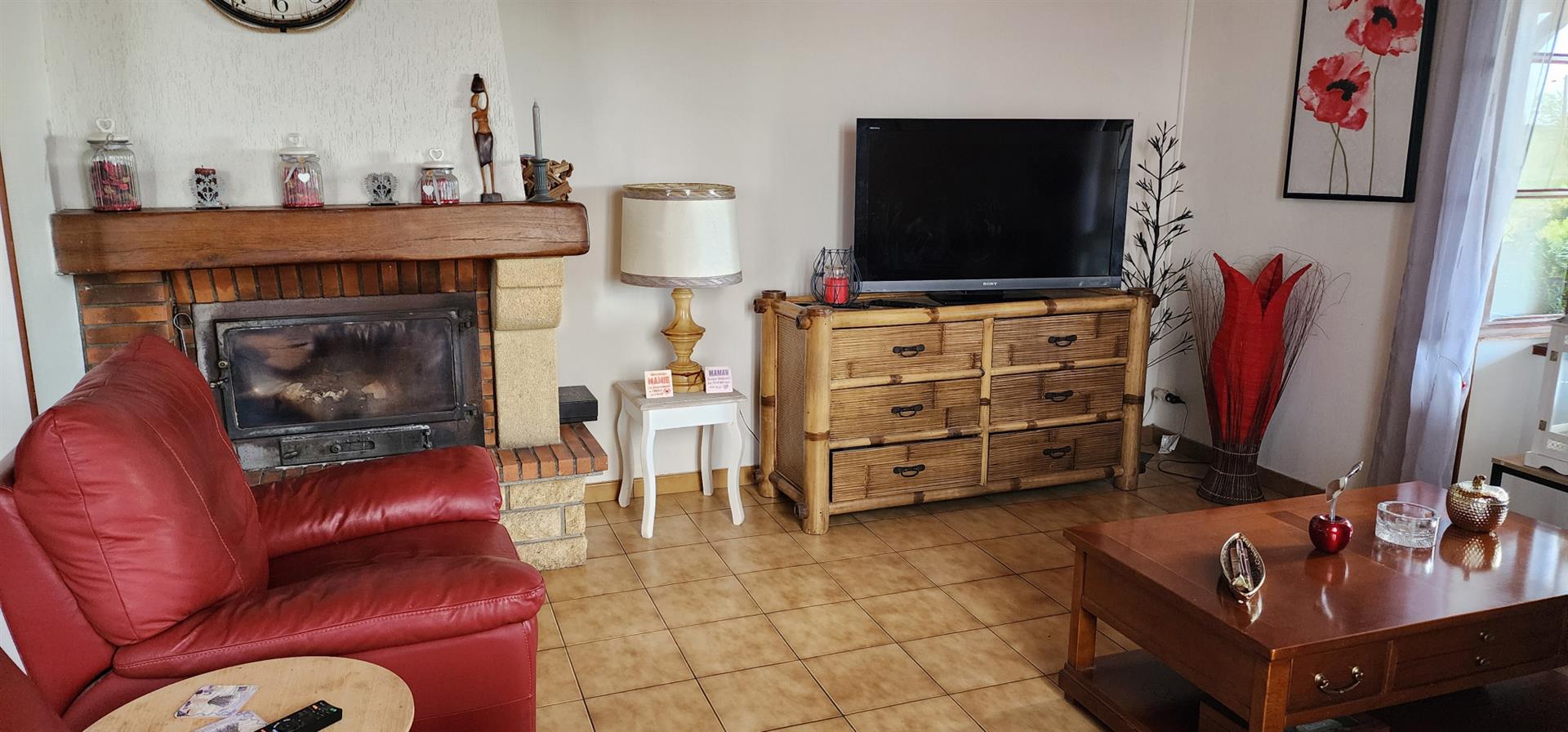 Casa con dependencia en el campo.