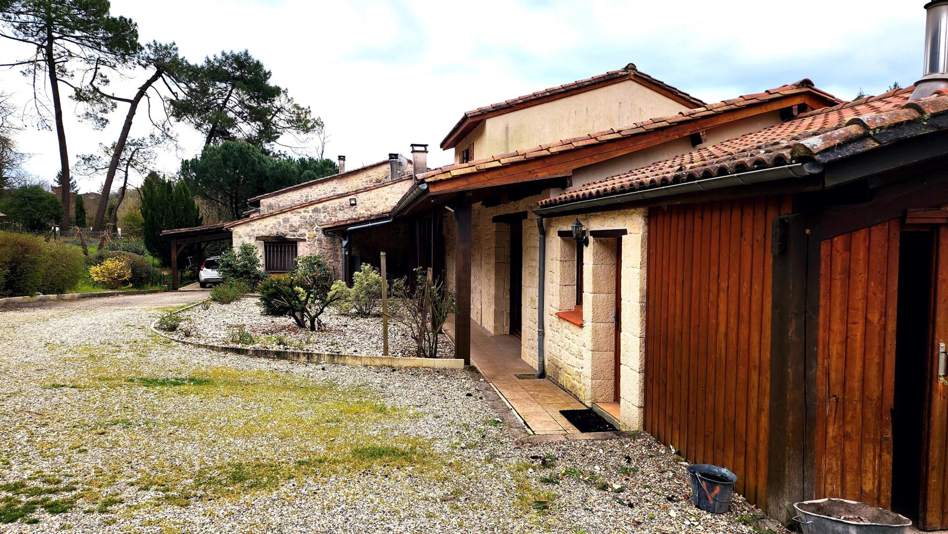 Proche Buzet, propriété avec piscine sur parc de 12 000 m2