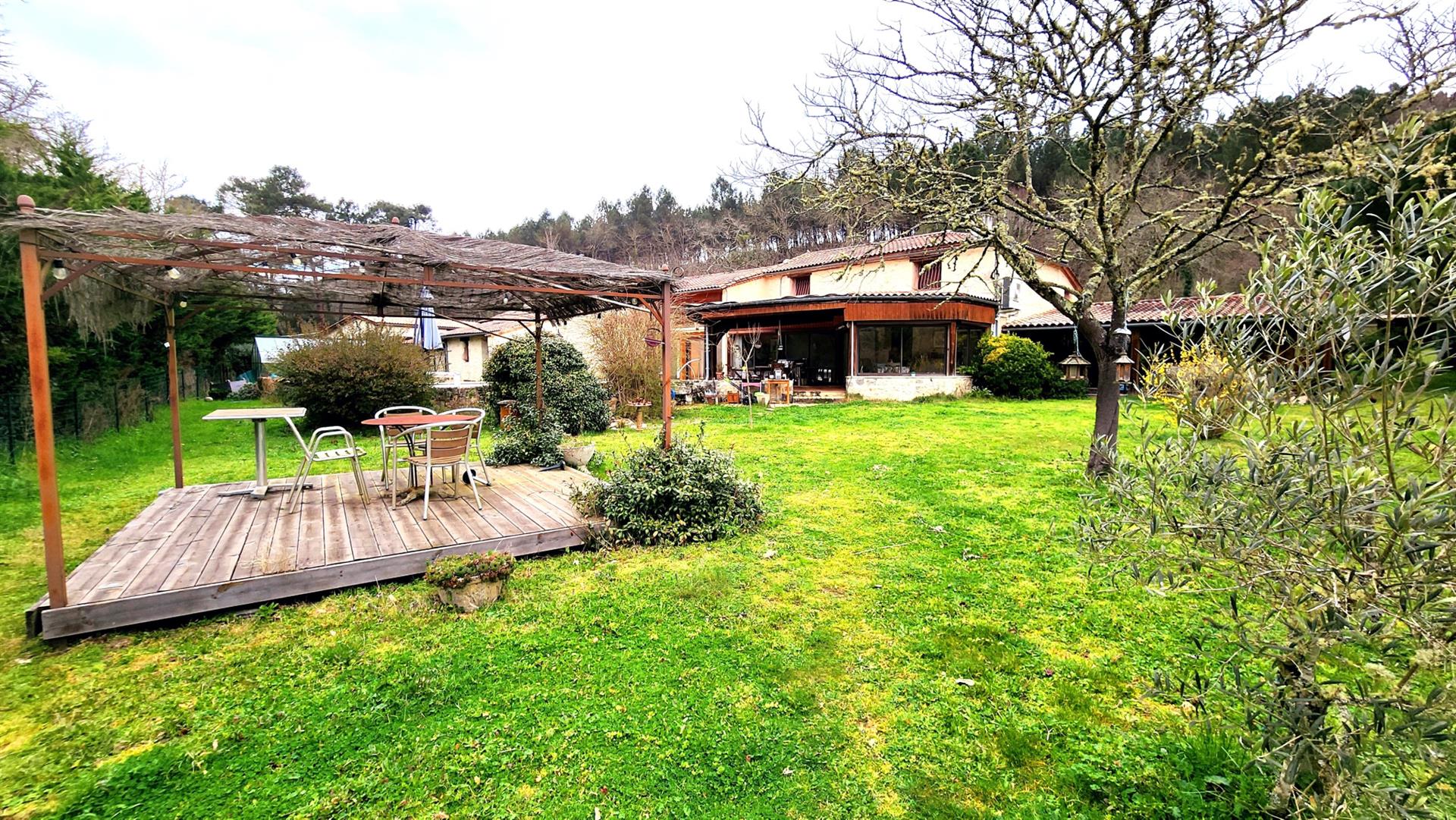 Proche Buzet, propriété avec piscine sur parc de 12 000 m2