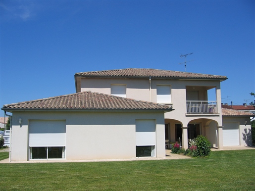 Marmande, luxuriöse, vom Architekten entworfene Villa mit Swimmingpool in einer ruhigen Sackgasse