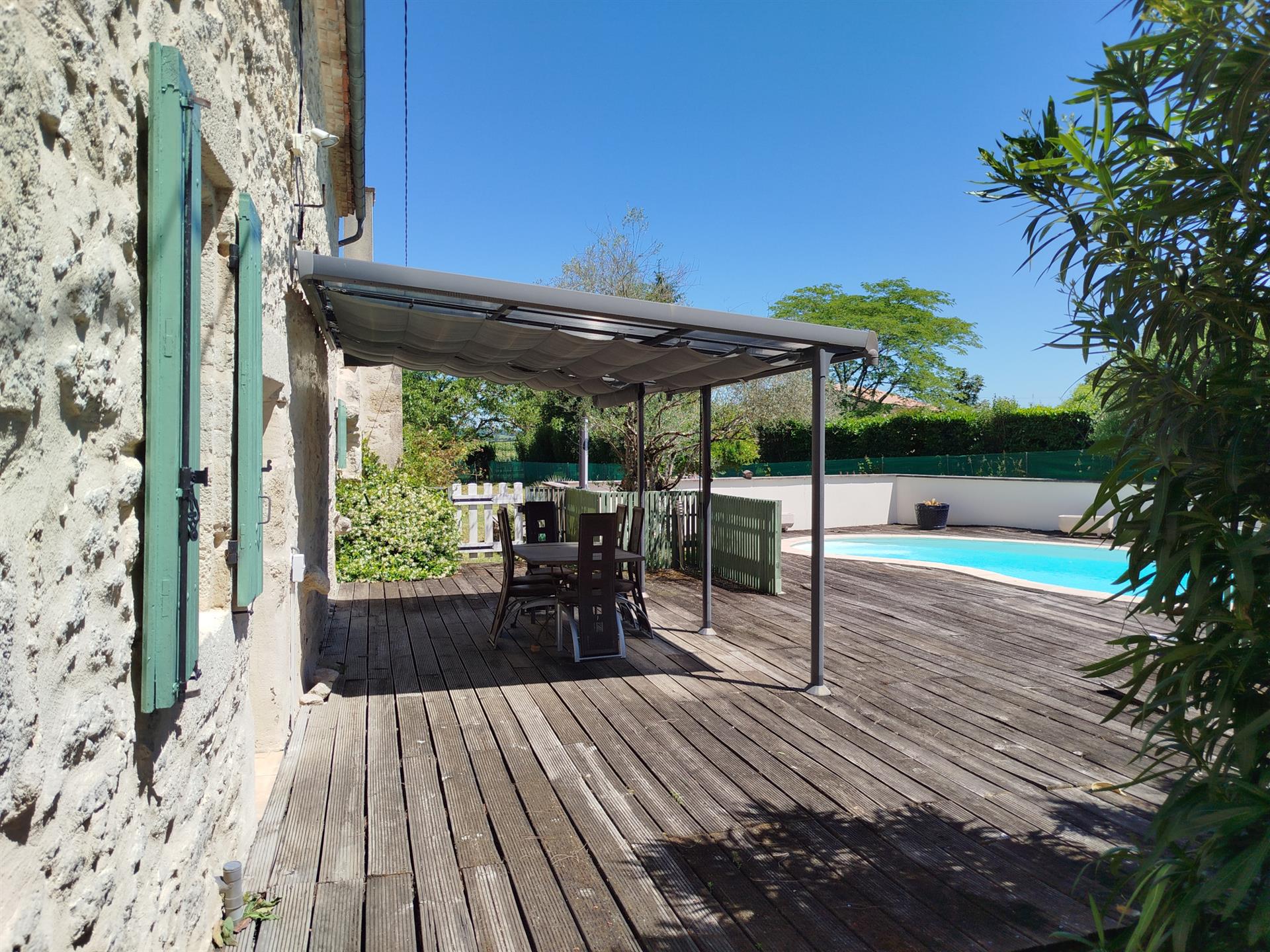 Casa de piedra con piscina, dependencias y terreno - 33790