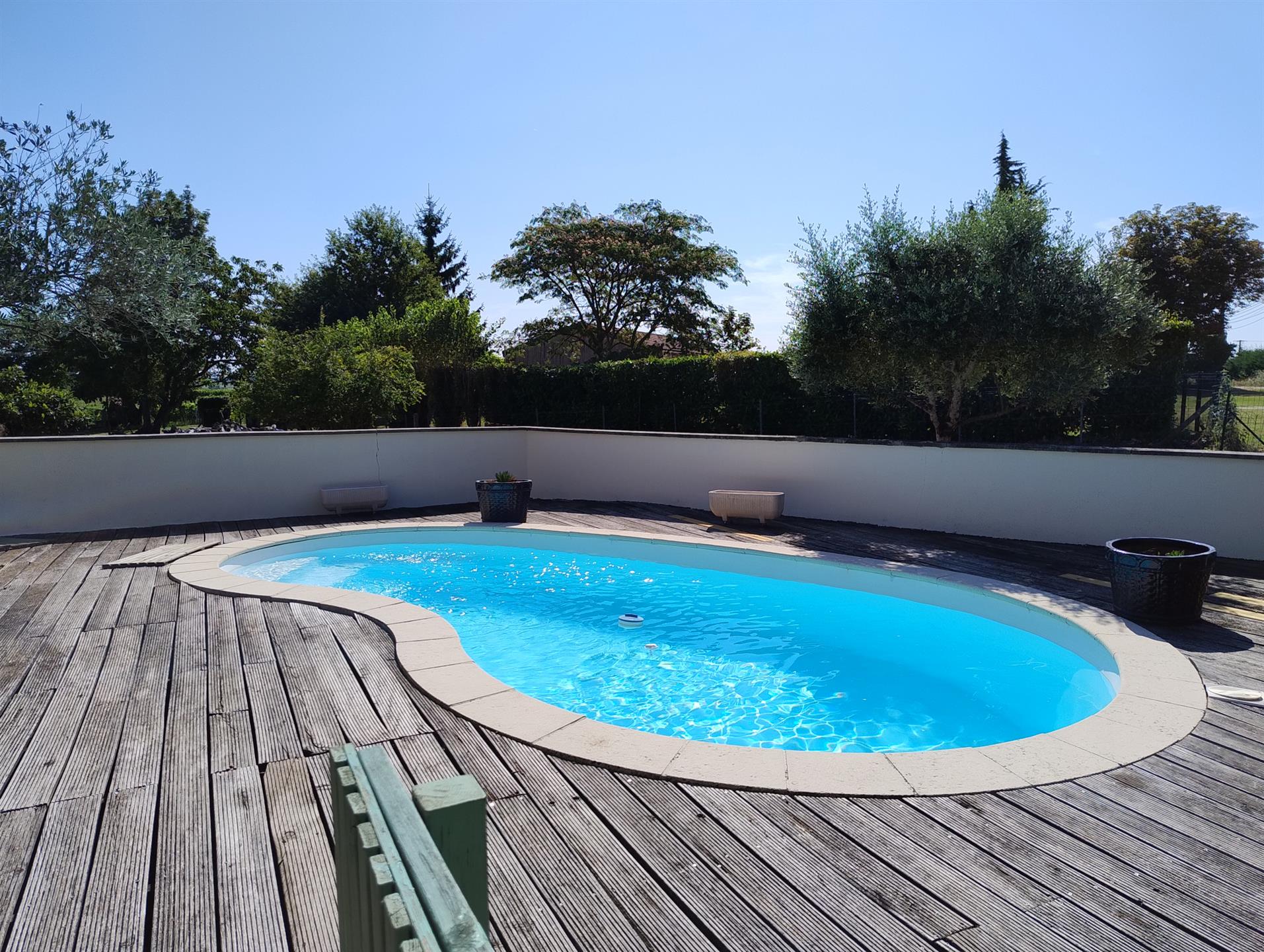 Casa de piedra con piscina, dependencias y terreno - 33790