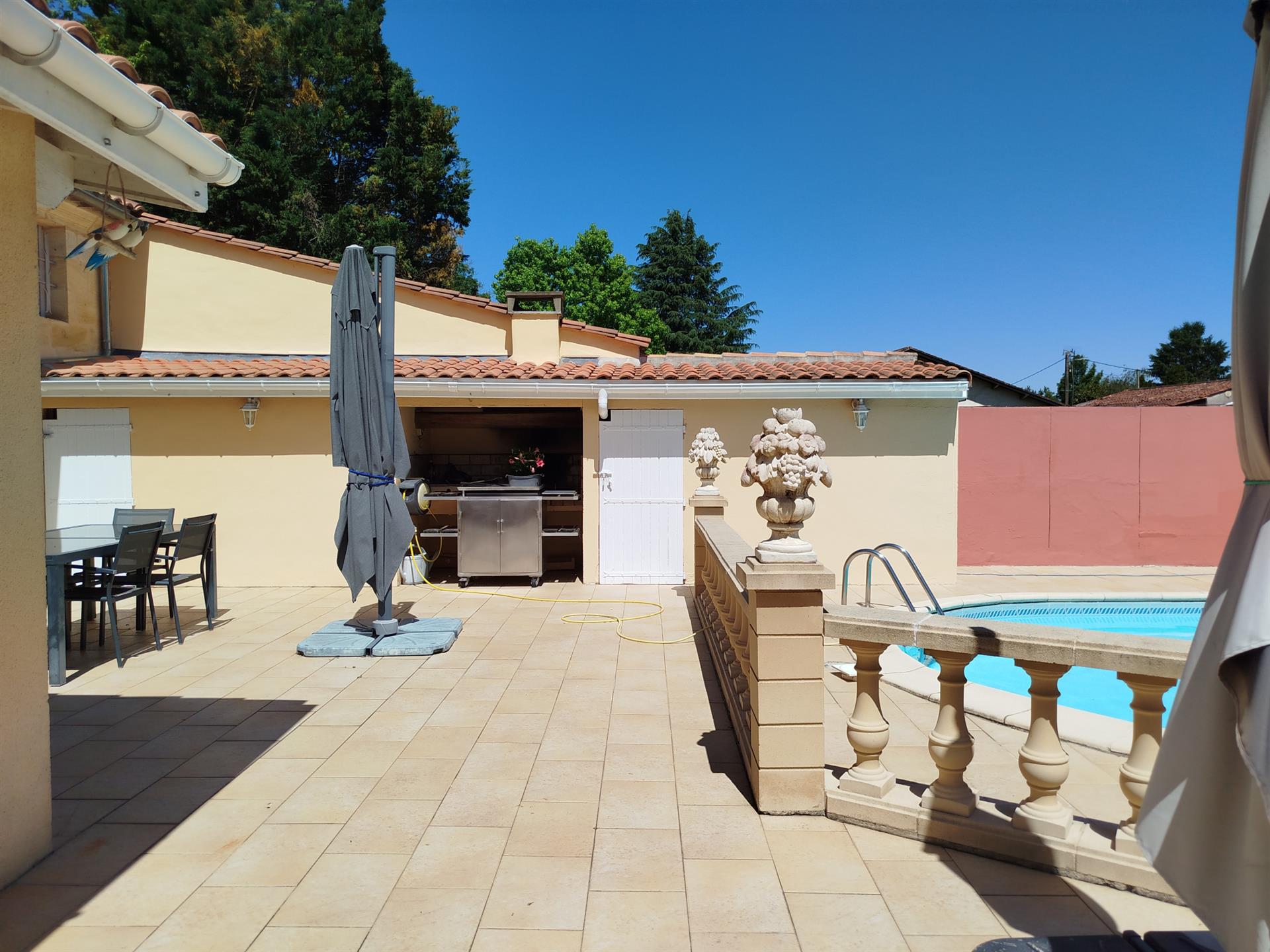 Casa de piedra con piscina - 33350