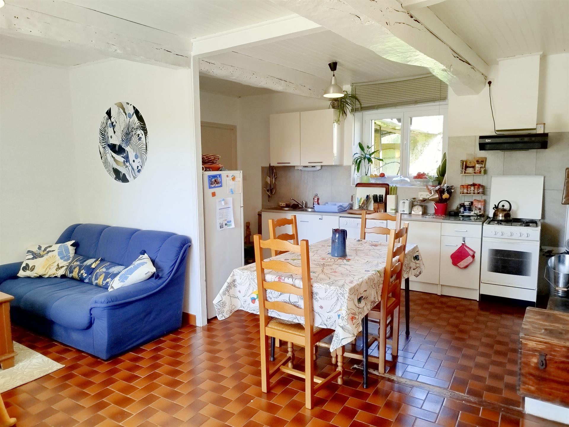Casa residencial + casa a reformar + dependencia, todo en una parcela de 3024 m2