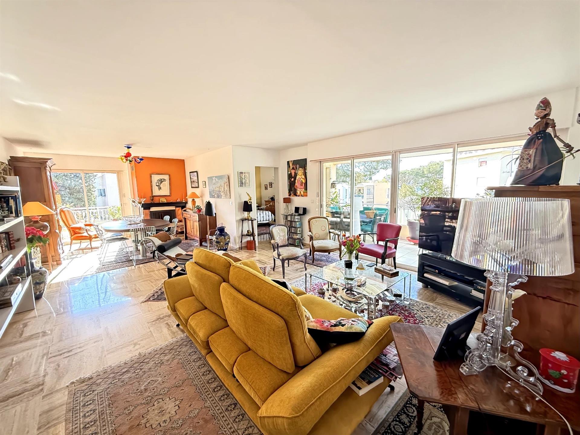 Boulouris Center, Large 3 Rooms In Small Residence