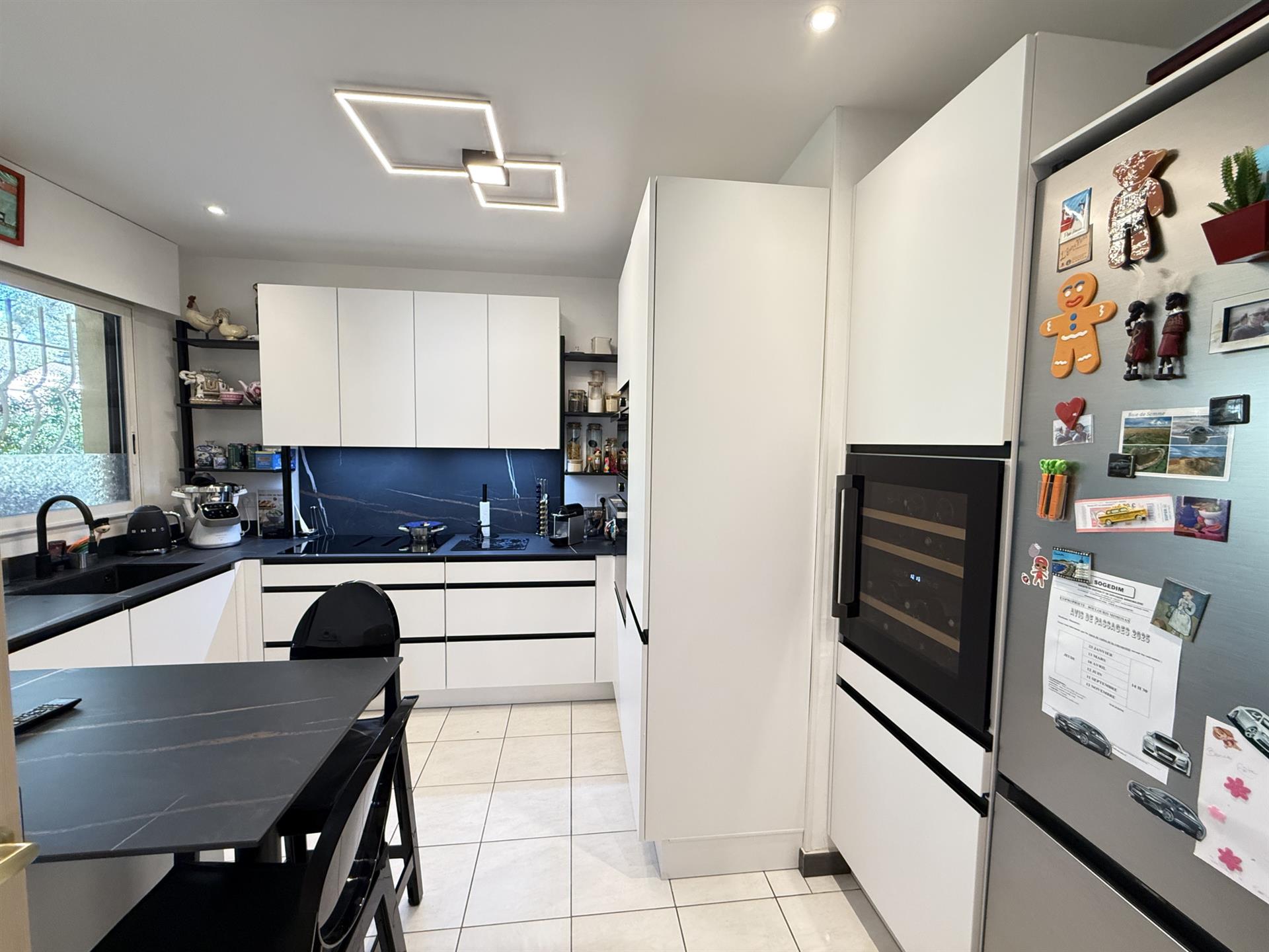Boulouris Center, Large 3 Rooms In Small Residence
