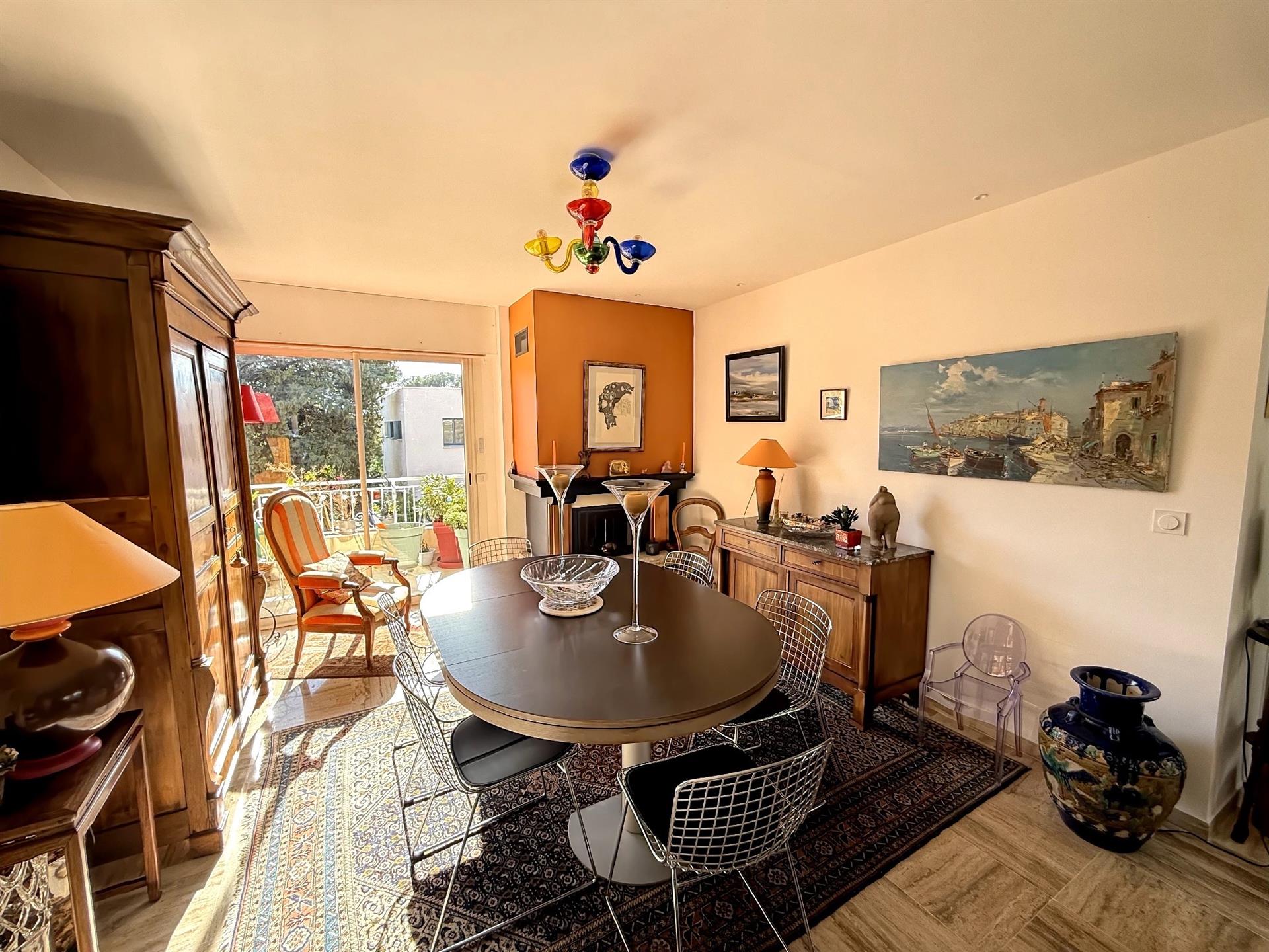 Boulouris Center, Large 3 Rooms In Small Residence