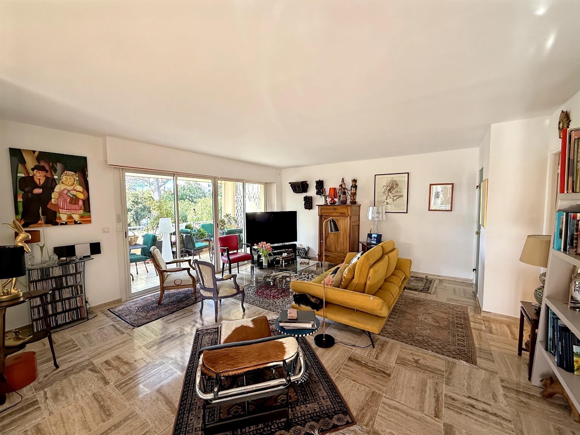 Boulouris Center, Large 3 Rooms In Small Residence