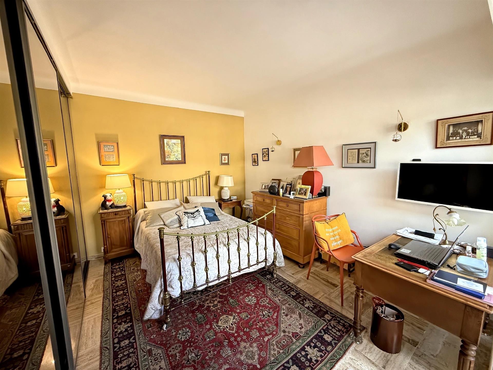 Boulouris Center, Large 3 Rooms In Small Residence