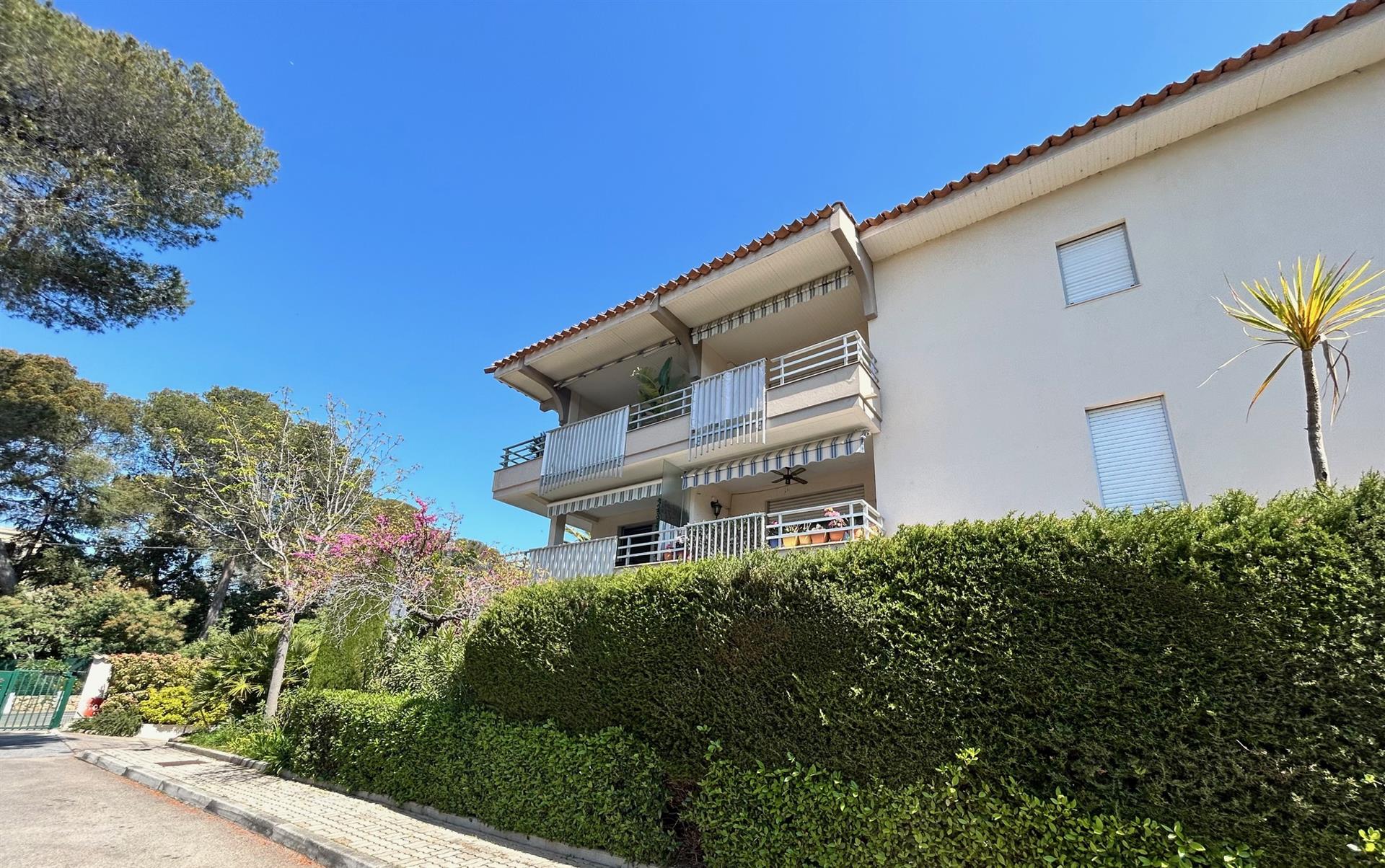 Boulouris Everything On Foot near the sea - 1-bedroom apartment with garage