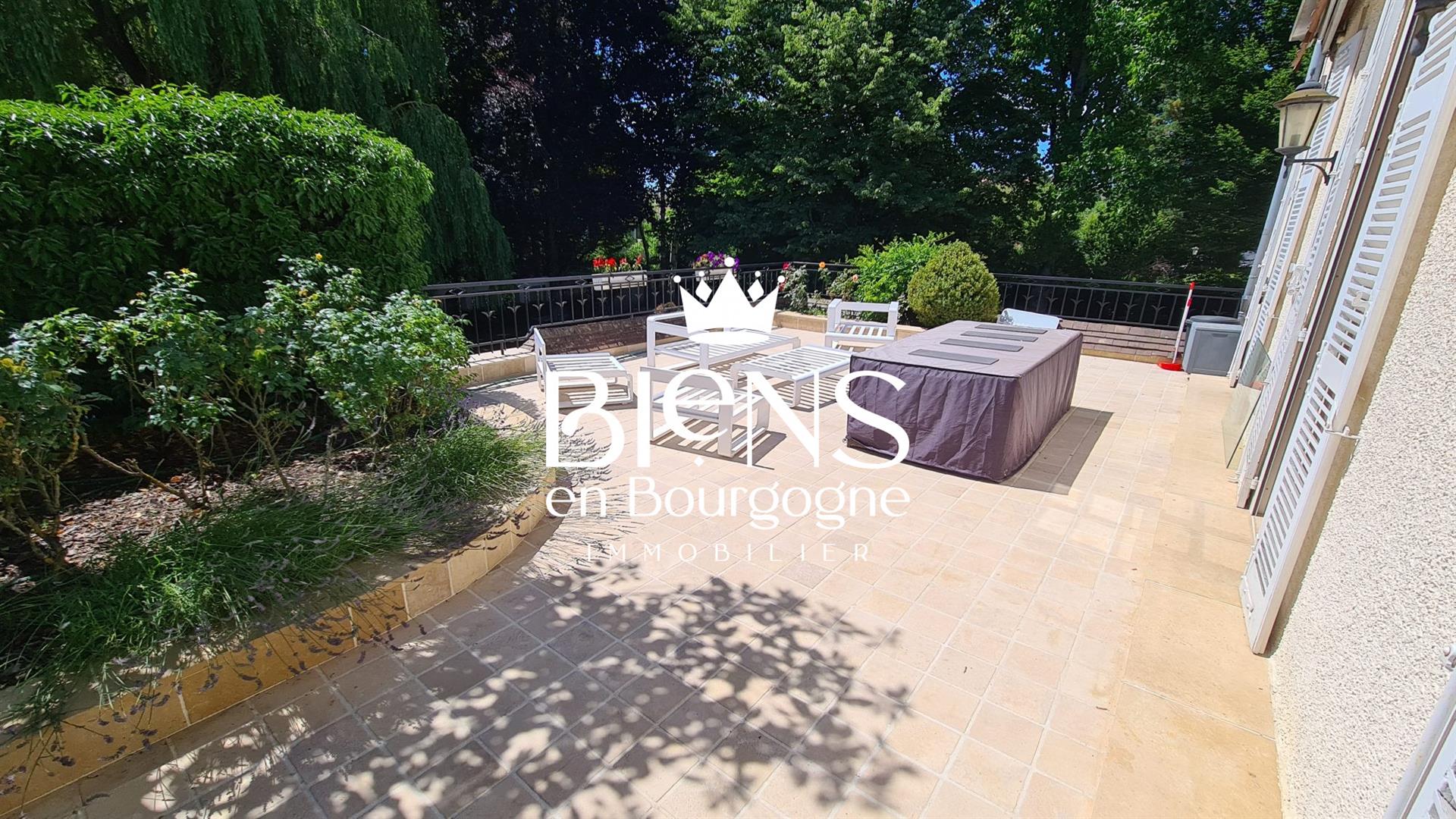 Beaune Centre Character Property