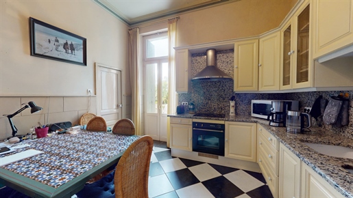 Chateau for sale with terrace in Moissac with