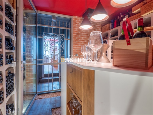 Purchase: Luxury property (33126)