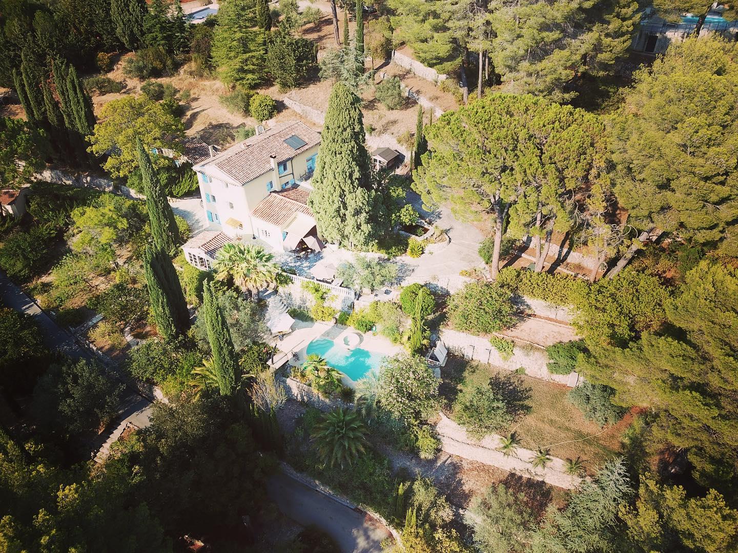 Mansão espanhola na Provença - lugar mágico e jardim exótico 