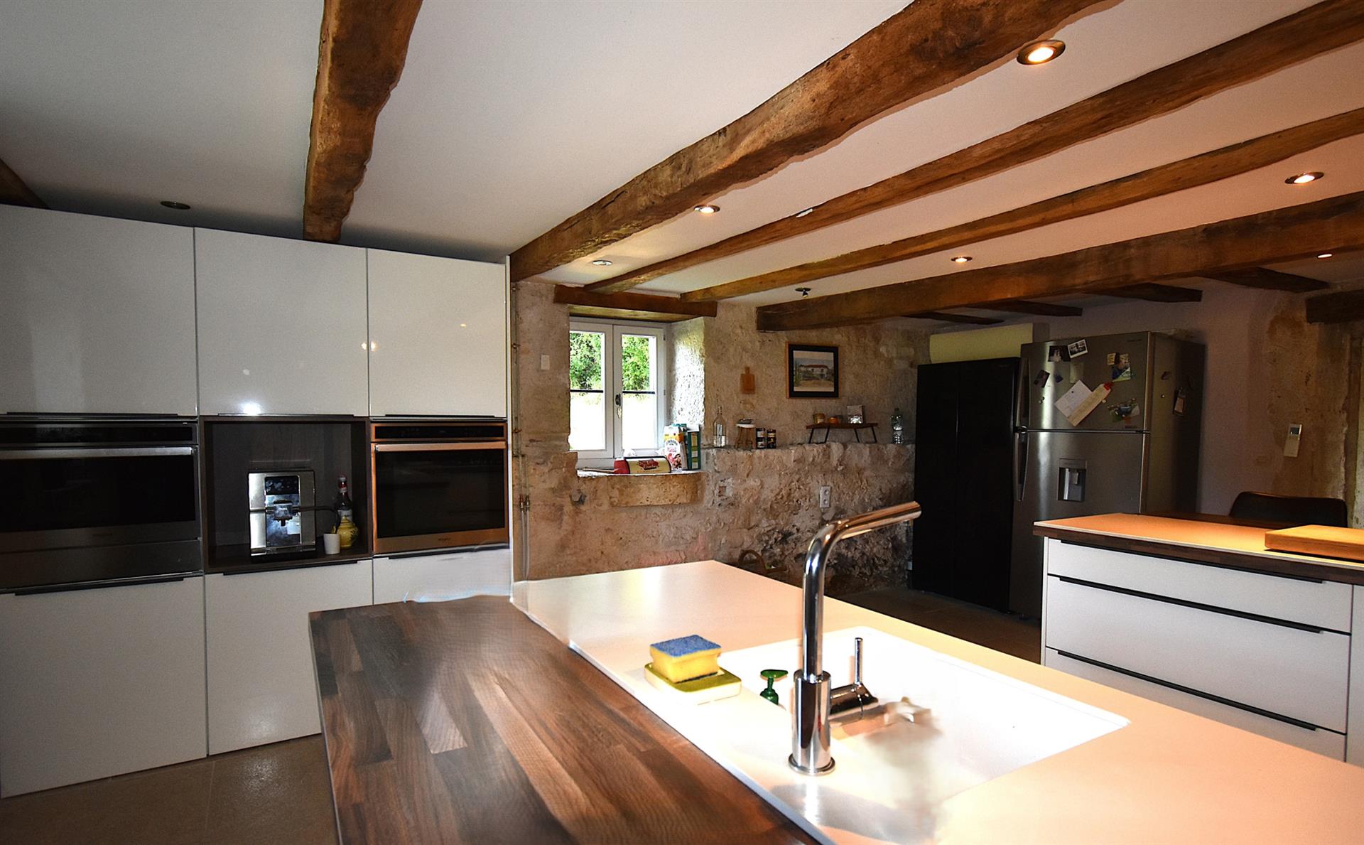 Very nice set with gîtes, barn and swimming pool