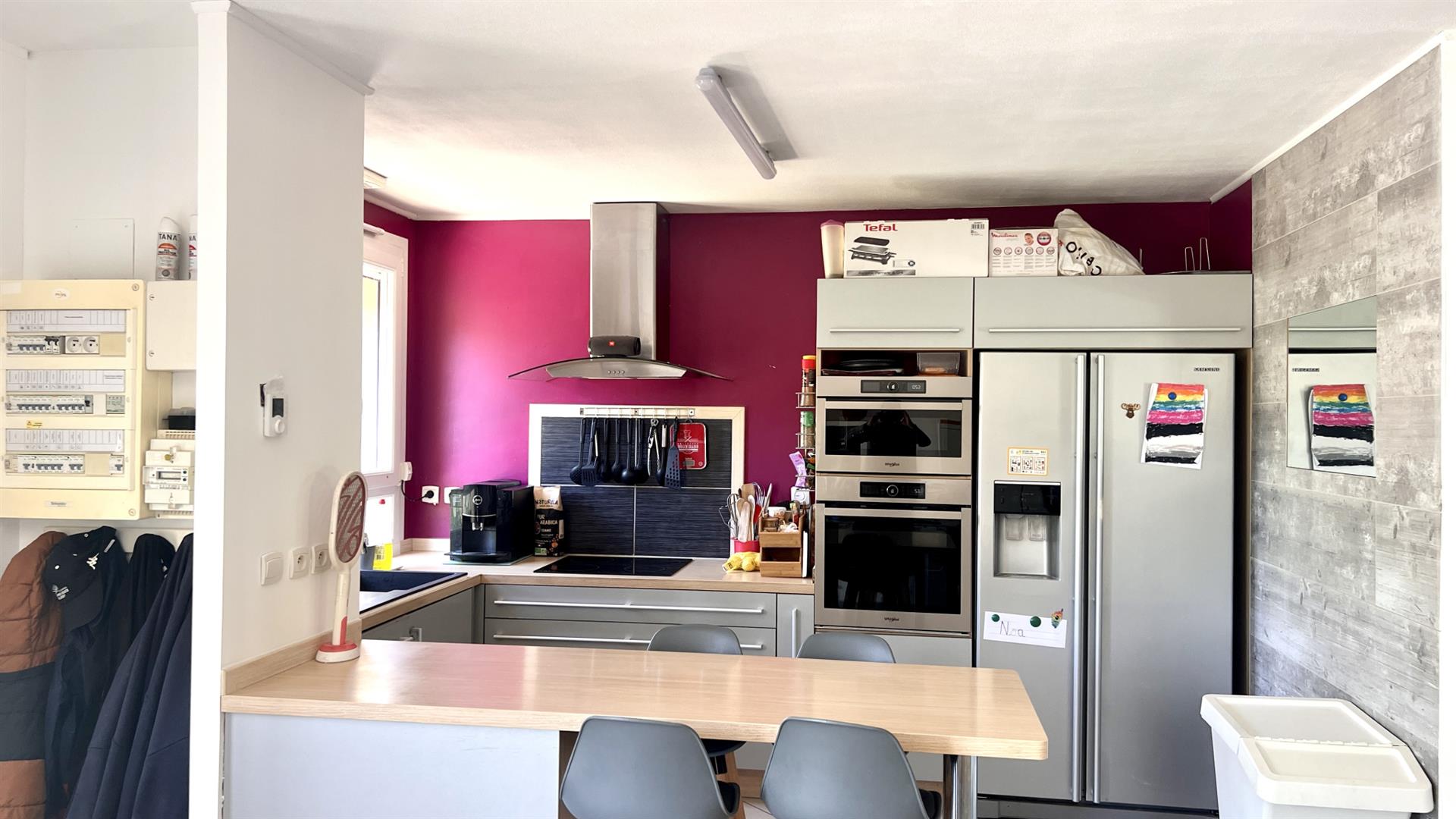 4 bedroom house with swimming pool 700 m2 wooded plot