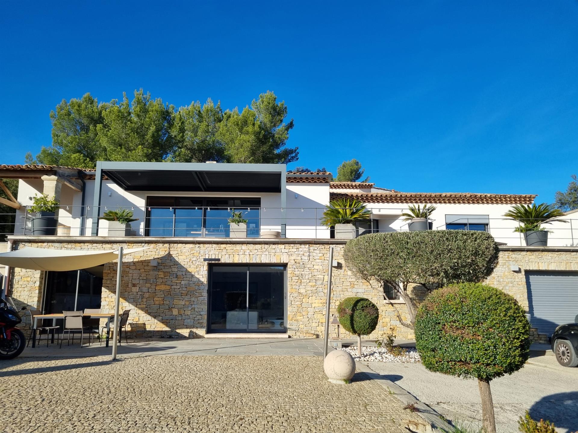 House With Pool